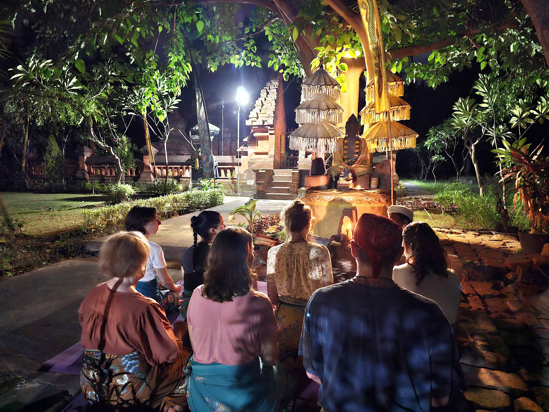 Vollemaanseremonie bij Candi Buddha