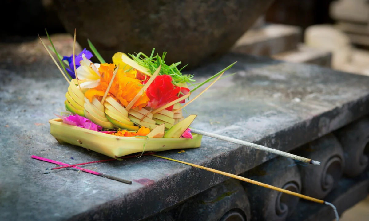 Balinese offerandes maken