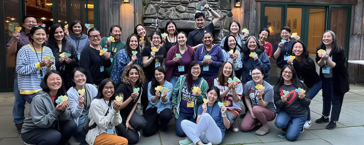 Gemeenschapsretreat met Grace Lin en Debbi Michiko Florence: het vieren van Aziatische en Aziatisch-Amerikaanse verhalen (mei)
