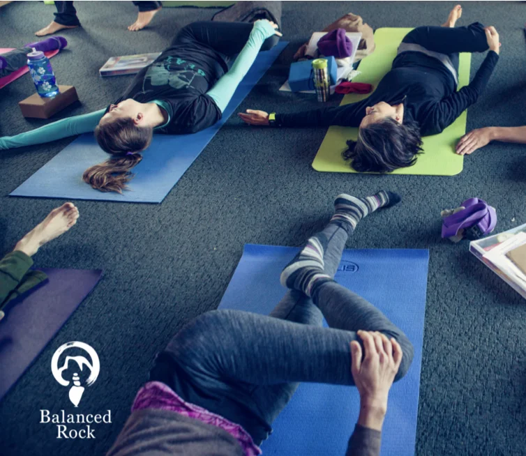 Wortels van Veerkracht: Yoga & Het Werk dat Verbindt