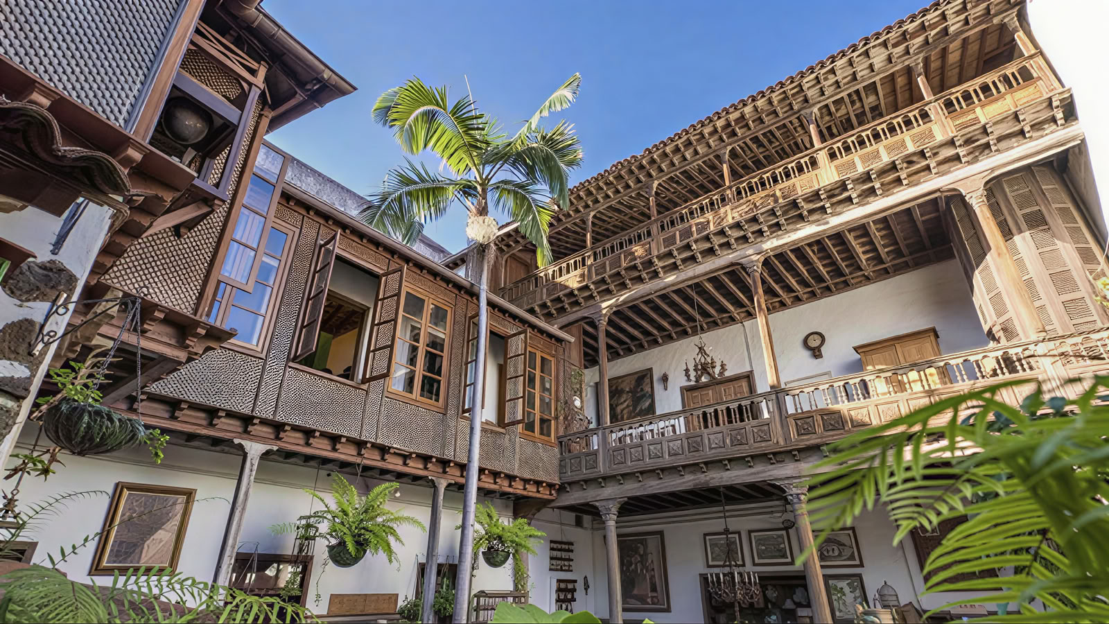 Typische balkon Canary House-rondleiding + gespecialiseerde gezichtsbehandeling of Ayurveda-massage