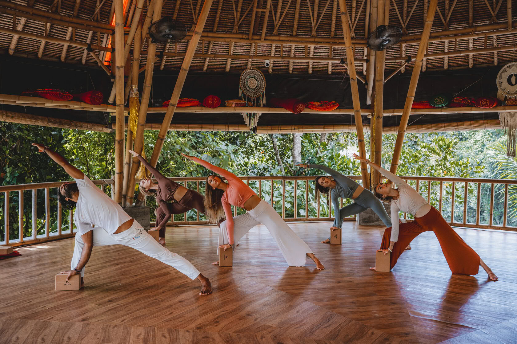 200 uur yogadocentenopleiding op Bali, Amertham