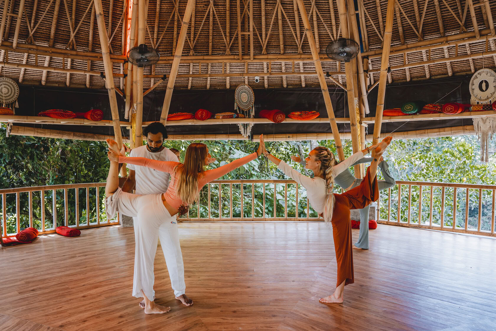 200 uur yogadocentenopleiding op Bali, Amertham