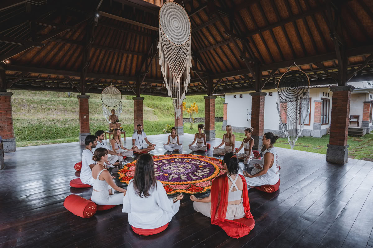Hybride yogadocentenopleiding van 200 uur/300 uur – 24 aug. – 6 sep. 2026