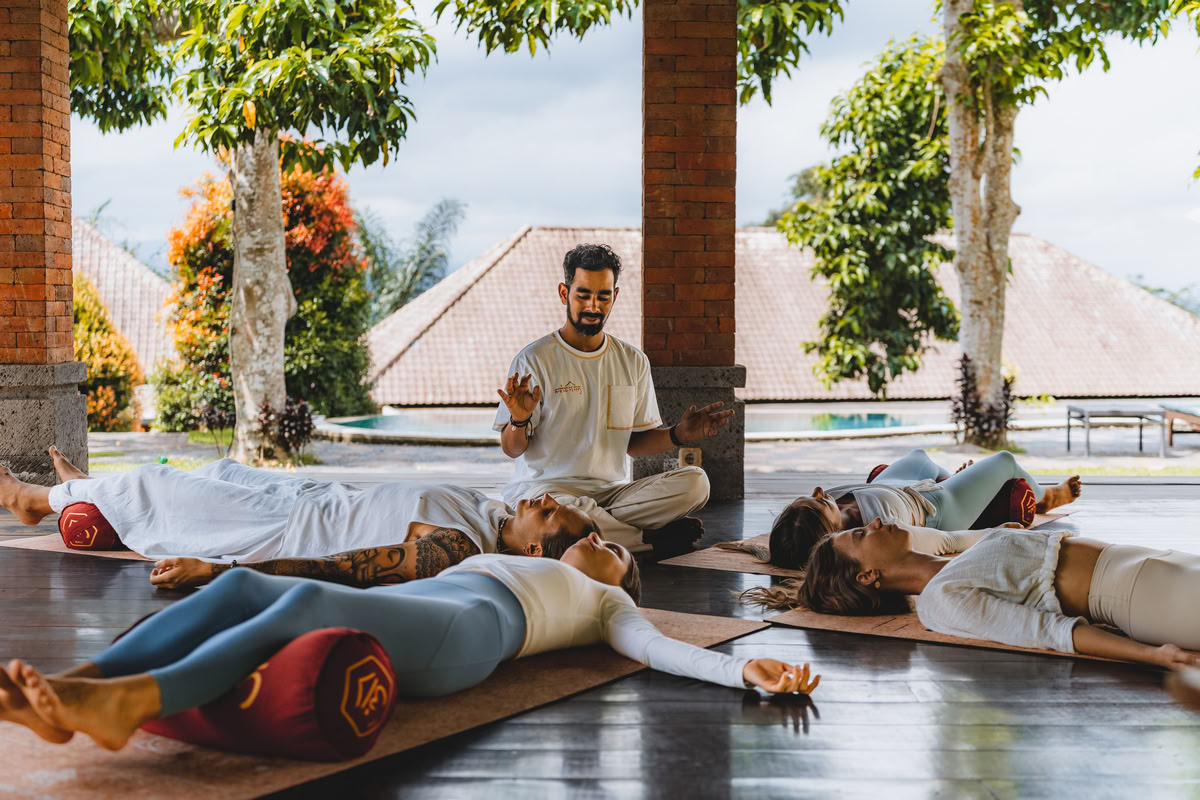 300-uurs yogadocentenopleiding – 26 okt. – 21 nov. 2026
