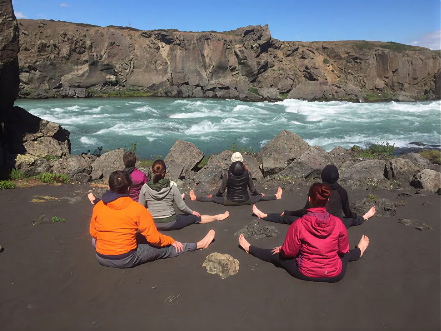 Yoga- en wandelretreat onder de middernachtzon in IJsland – Data 2026