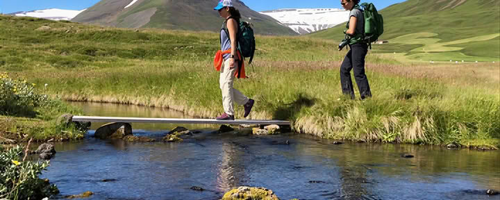 Yoga- en wandelretreat onder de middernachtzon in IJsland – Data 2026