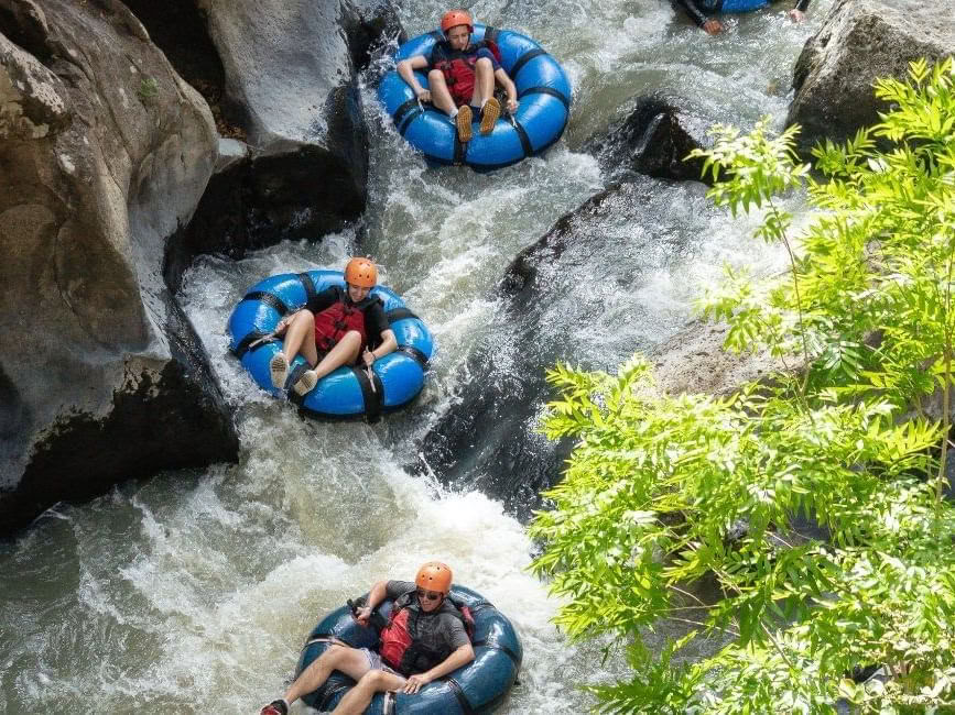 Tuben op de rivier