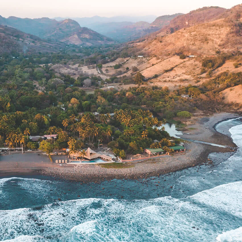 El Salvador • N.t.b. – The Phoenix Retreat
