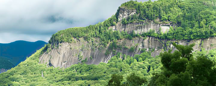Pad naar de top van Whiteside Mountain, North Carolina