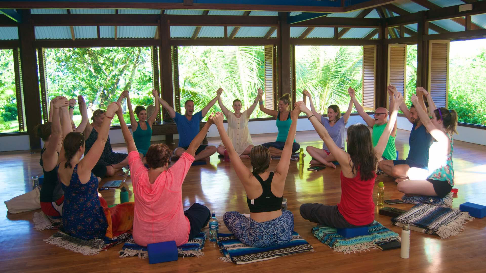 Yoga-retraite 2027 aan het strand en in de jungle van Costa Rica met Leah