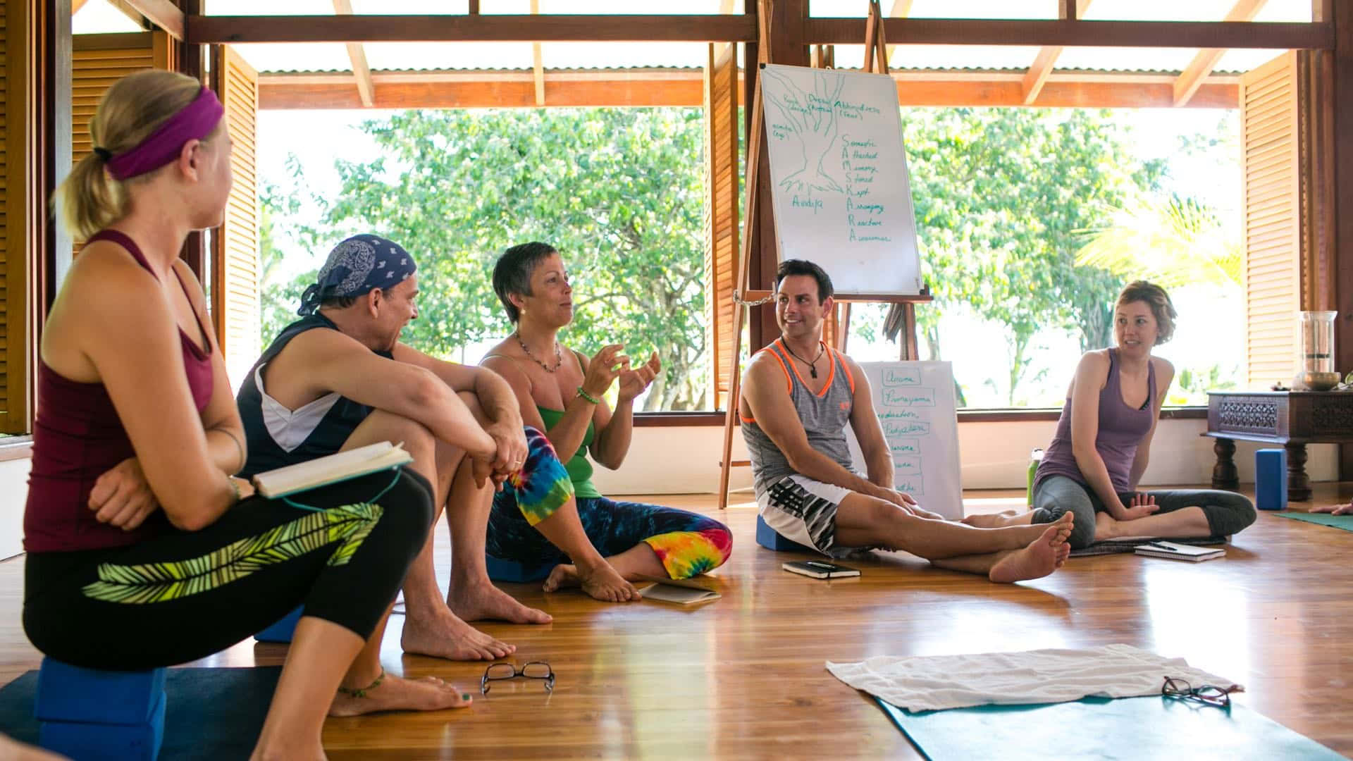 Yoga-retraite 2027 aan het strand en in de jungle van Costa Rica met Leah