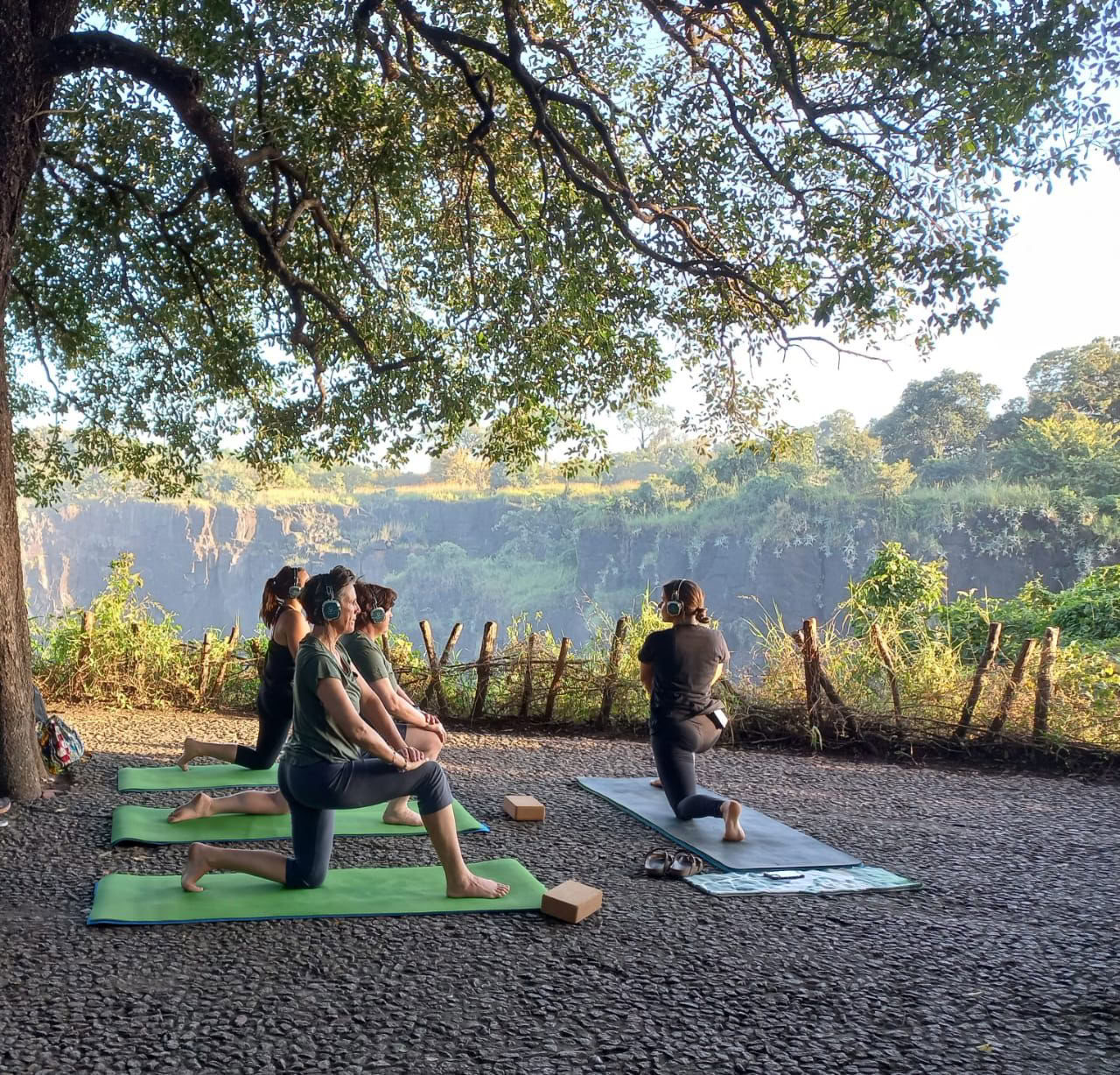 Yoga bij de watervallen