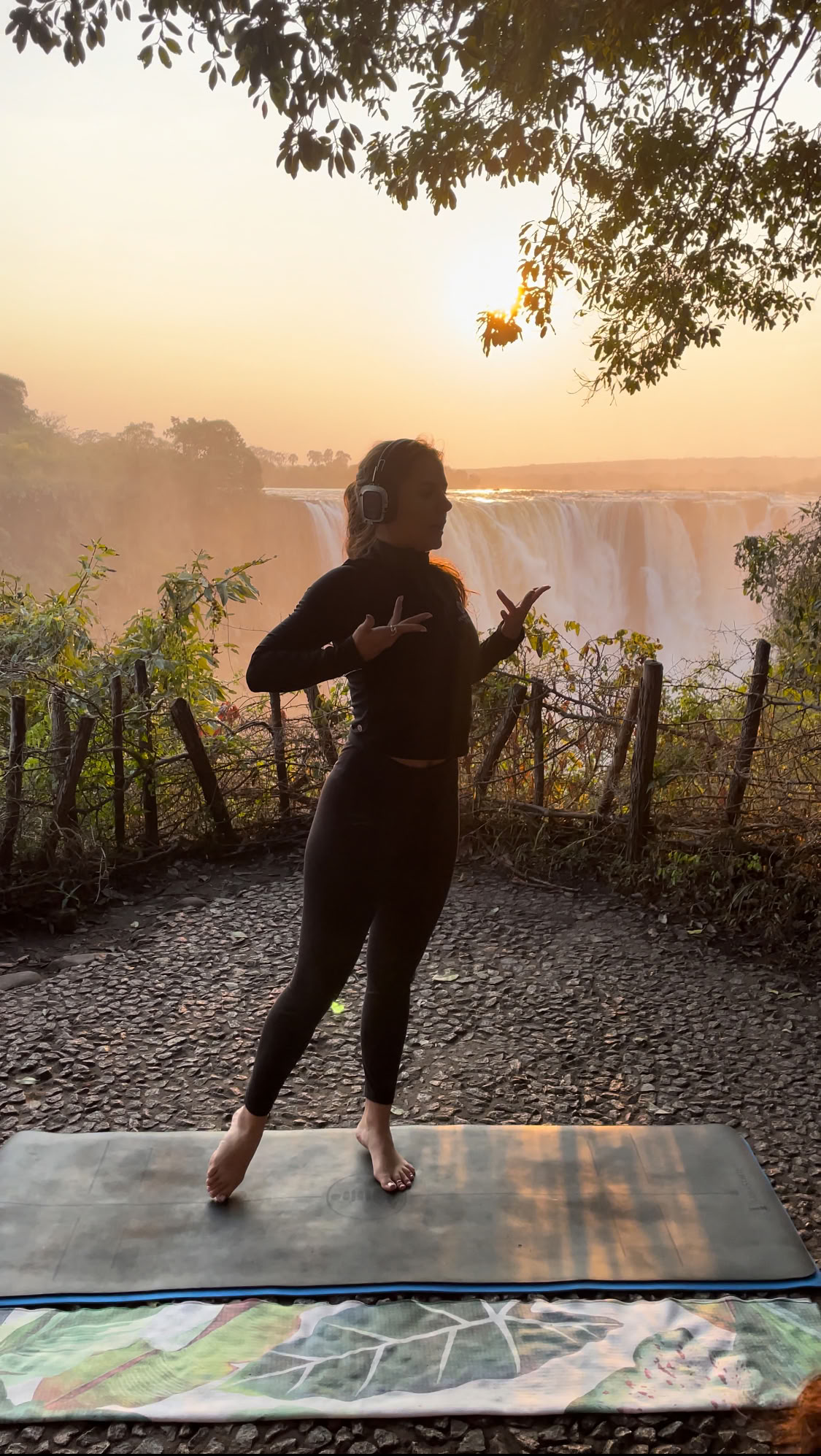 Yoga bij de watervallen