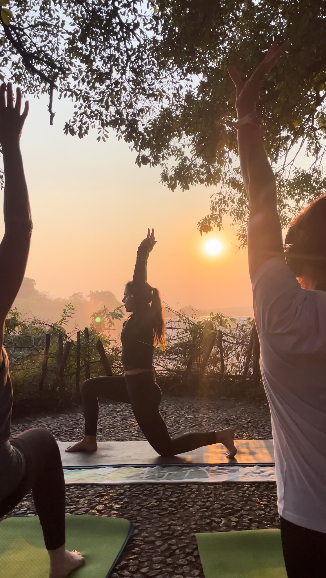 Yoga bij de watervallen
