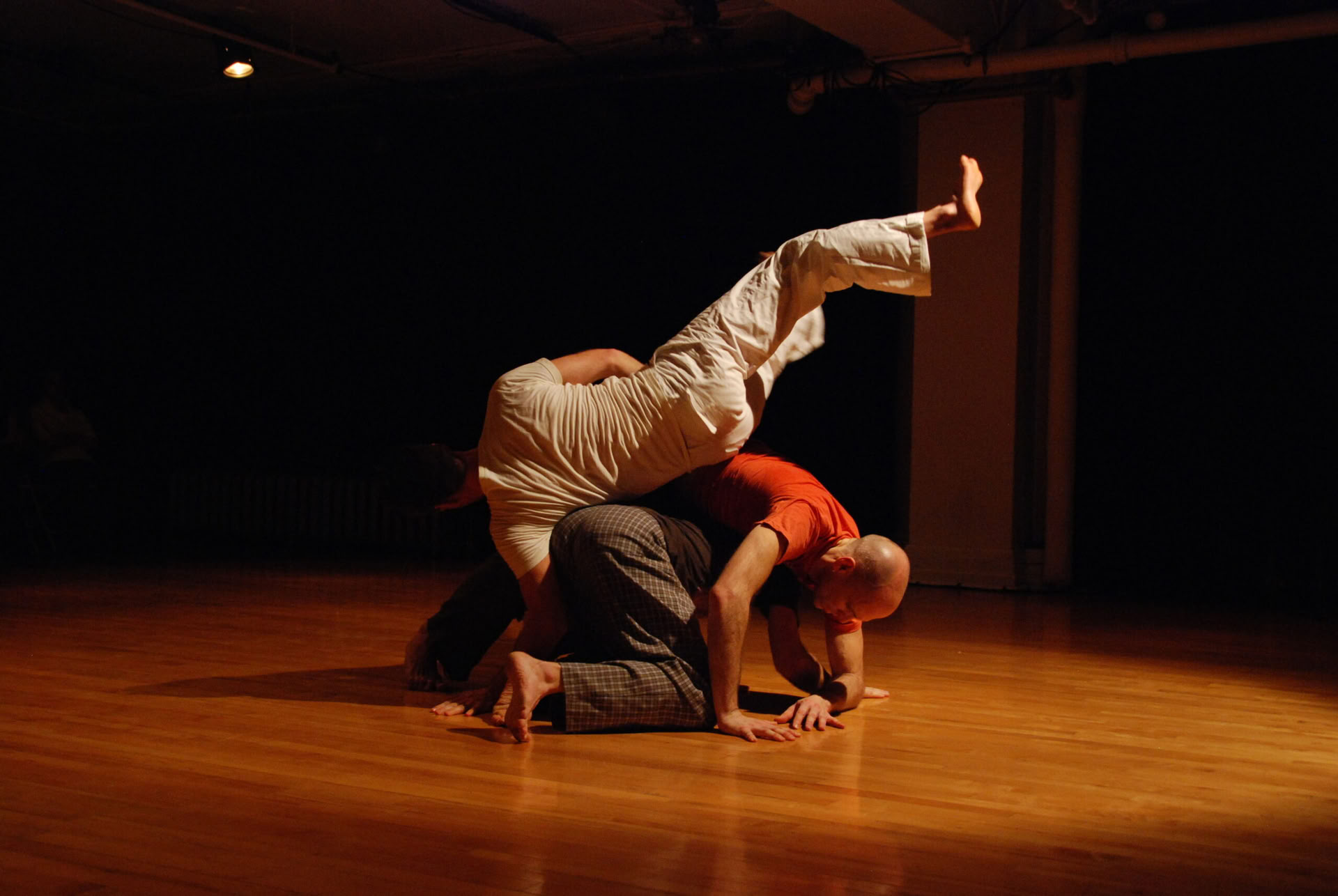Compositorisch Bewustzijn in Contactimprovisatie-workshop met Andrew Harwood