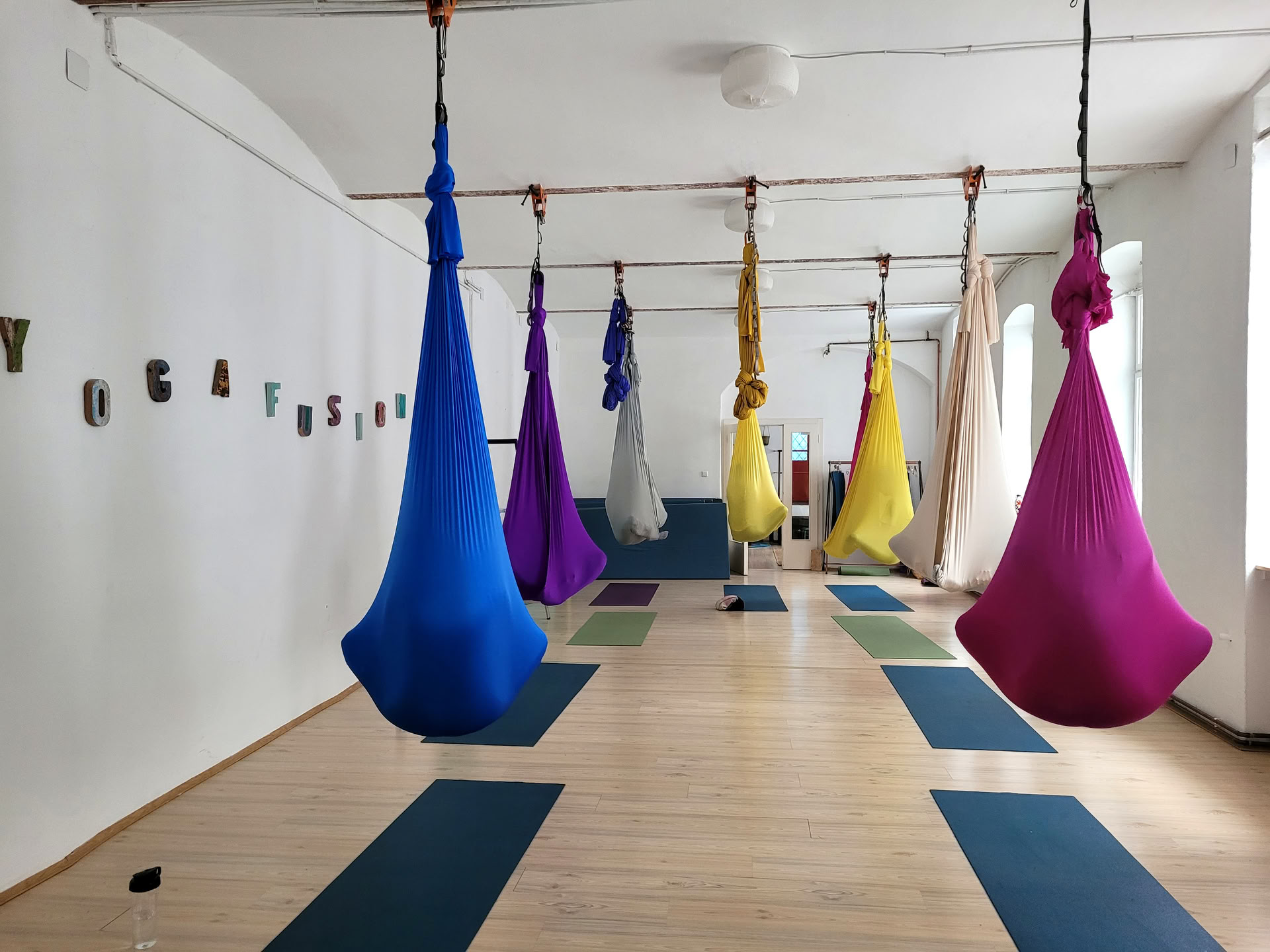 Vlieg & Verblijf: Aerial Yoga Retreat in Wenen