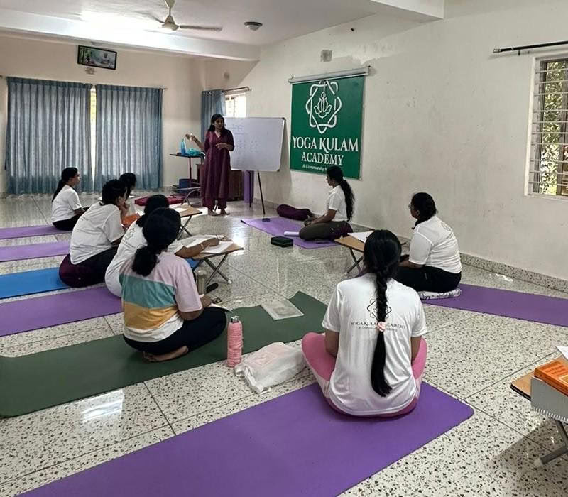85-uurs docentenopleiding prenatale en postnatale yoga in Bengaluru