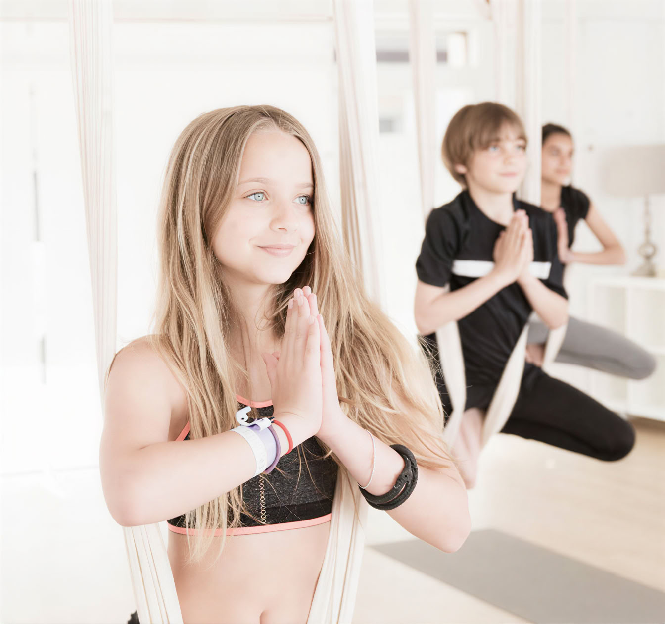 Aerial yoga voor tieners