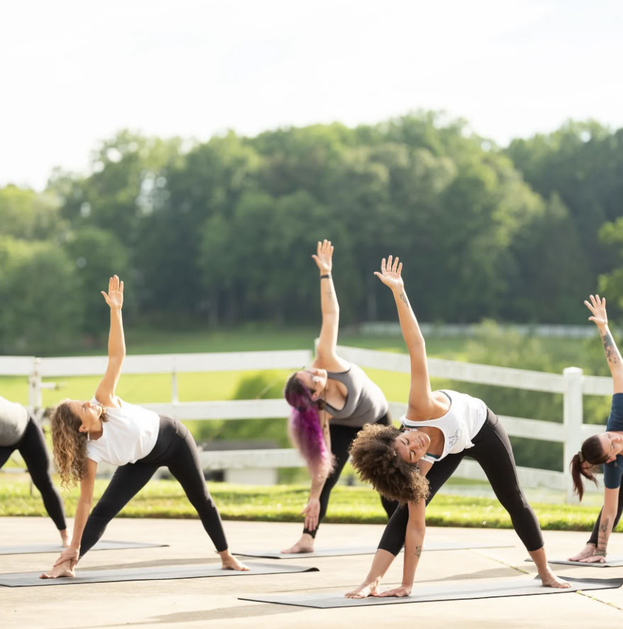 Zaterdagochtend Zonnegroet Yoga Flow met Kelly Flowers