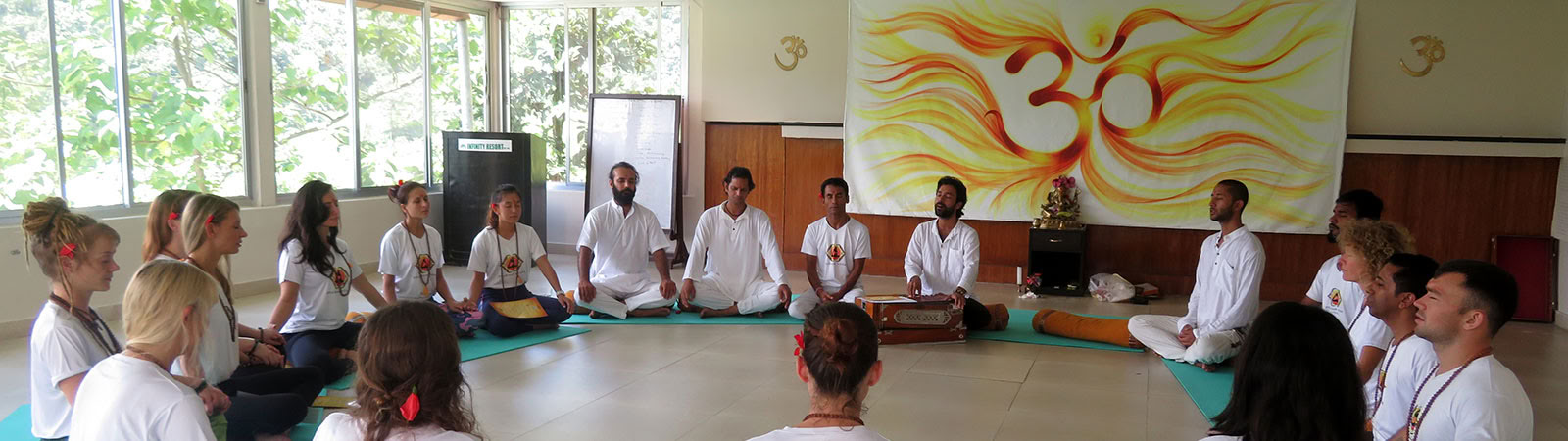 200 uur yoga-lerarenopleiding