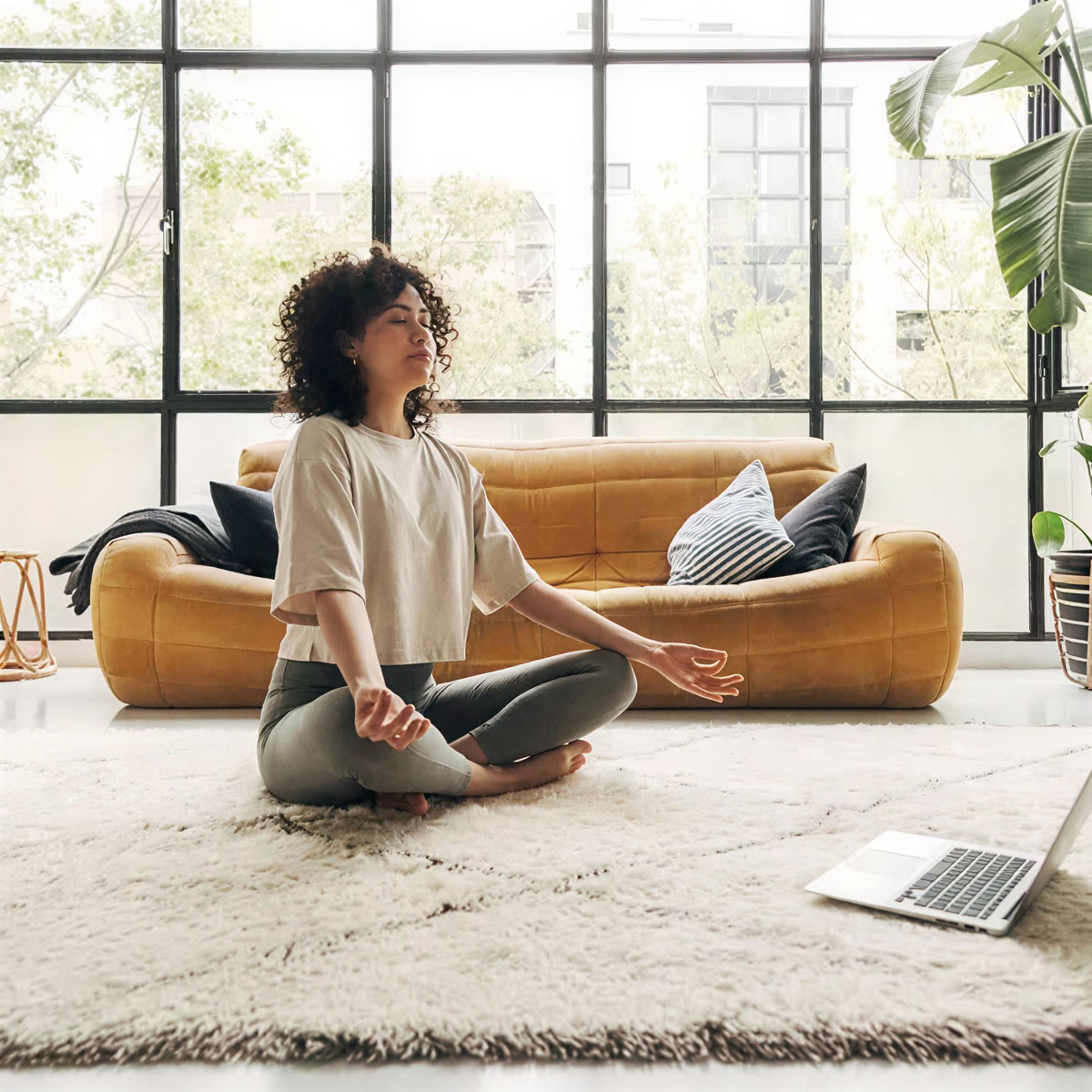 Buiten de yogamat