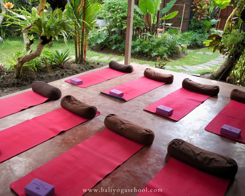 100 uur yin-yogadocentenopleiding op Bali, Indonesië
