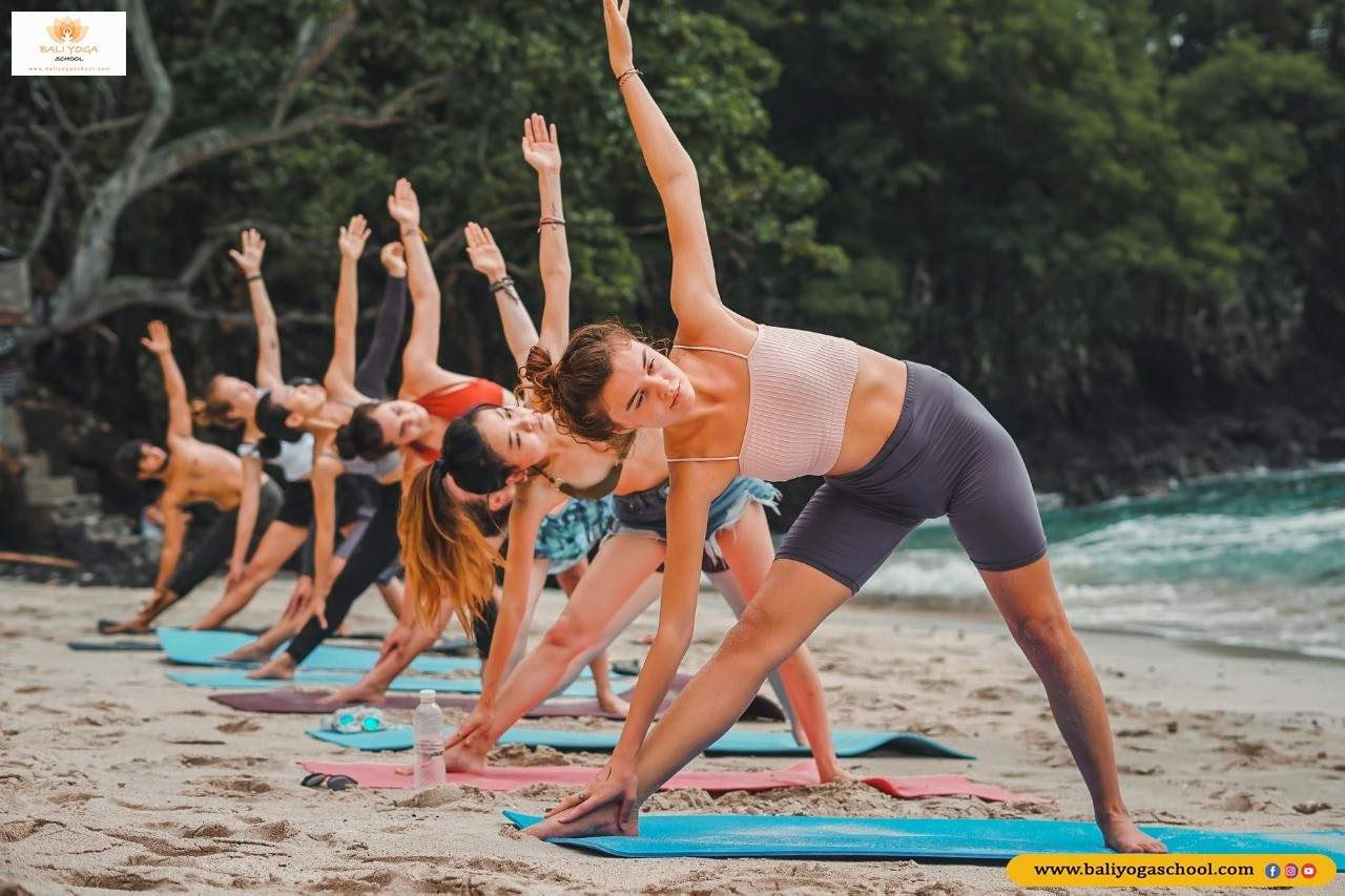 300-uurs yogadocentenopleiding in Thailand