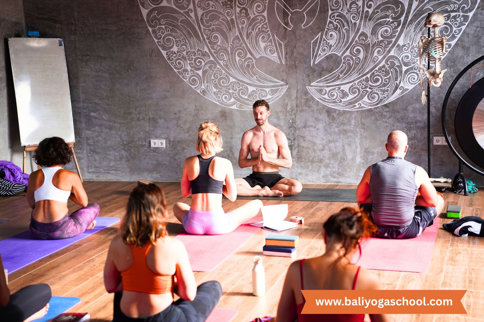 300-uurs yogadocentenopleiding in Thailand