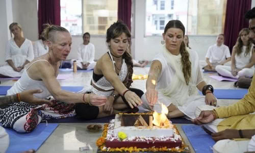 100-uurs yogalerarenopleiding