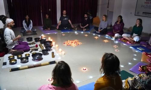100-uurs yogalerarenopleiding