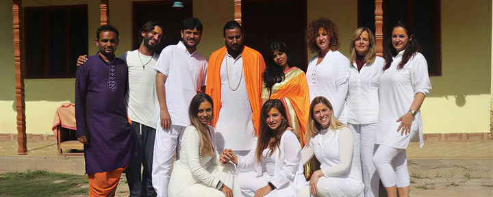 300 uur meditatie-lerarenopleiding in Rishikesh