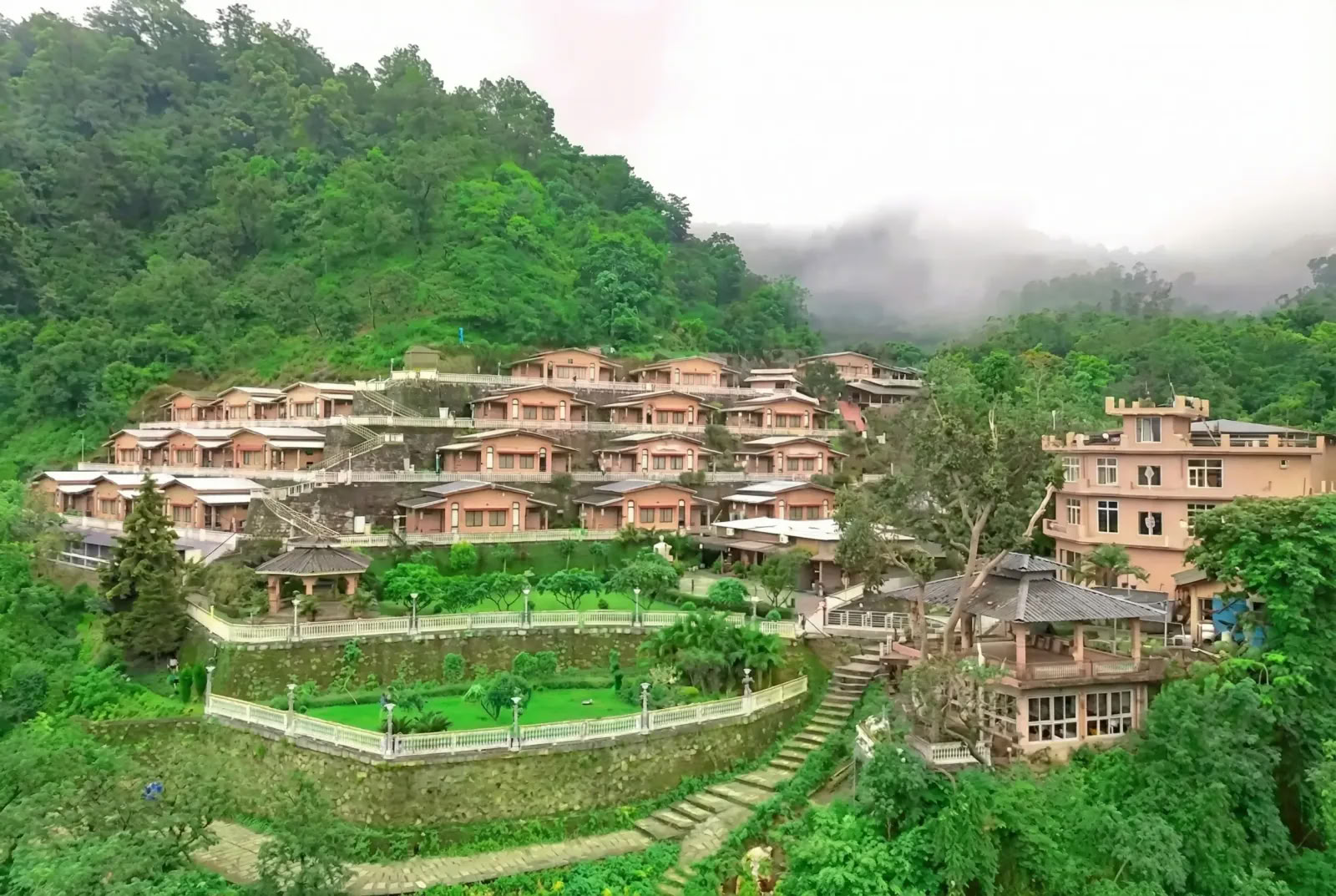 300-uurs hatha- en ashtanga-yogadocentenopleiding