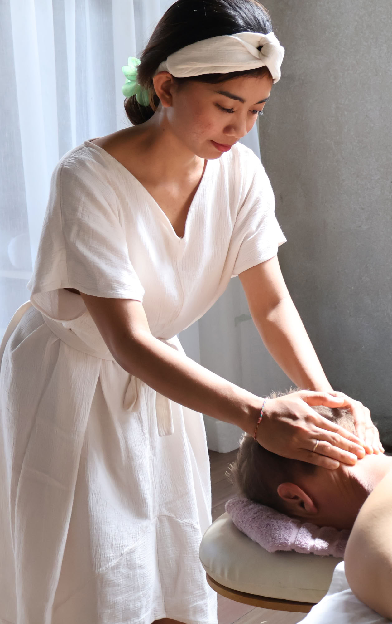 Therapeutische helende massage met Desak