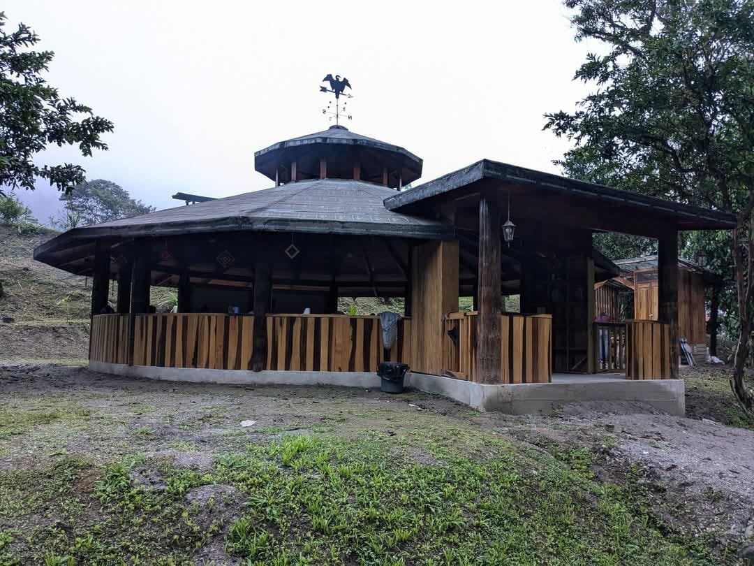 Hayulima: Spirituele en plantmedicijn-retreats