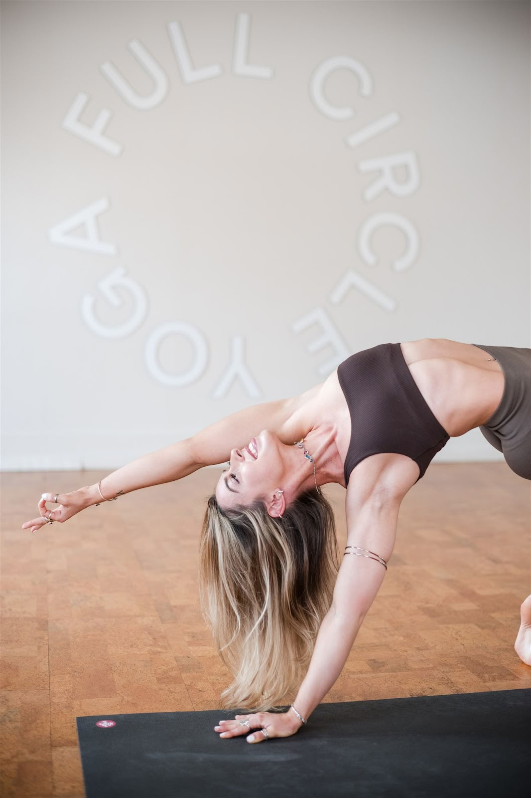 Volledige Cirkel Yoga