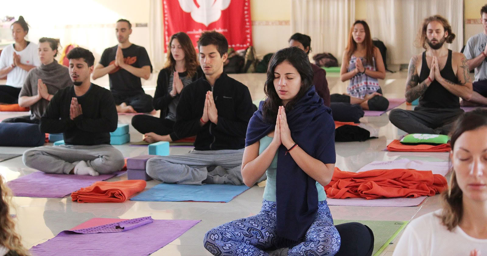 Rishikul Yogshala Rishikesh - Yogadocentenopleiding in Rishikesh, India