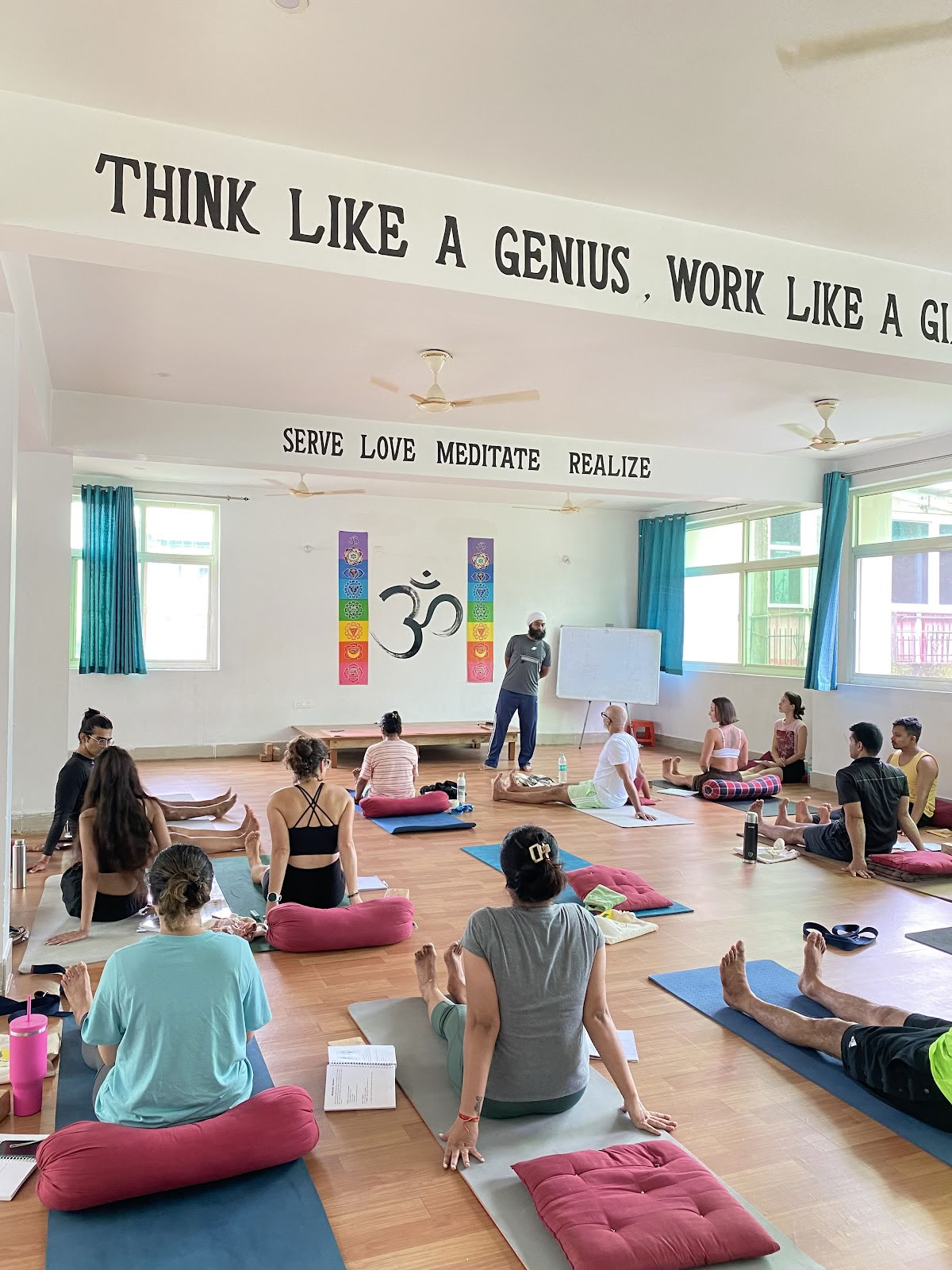 Rishikul Yogshala Rishikesh - Yogadocentenopleiding in Rishikesh, India