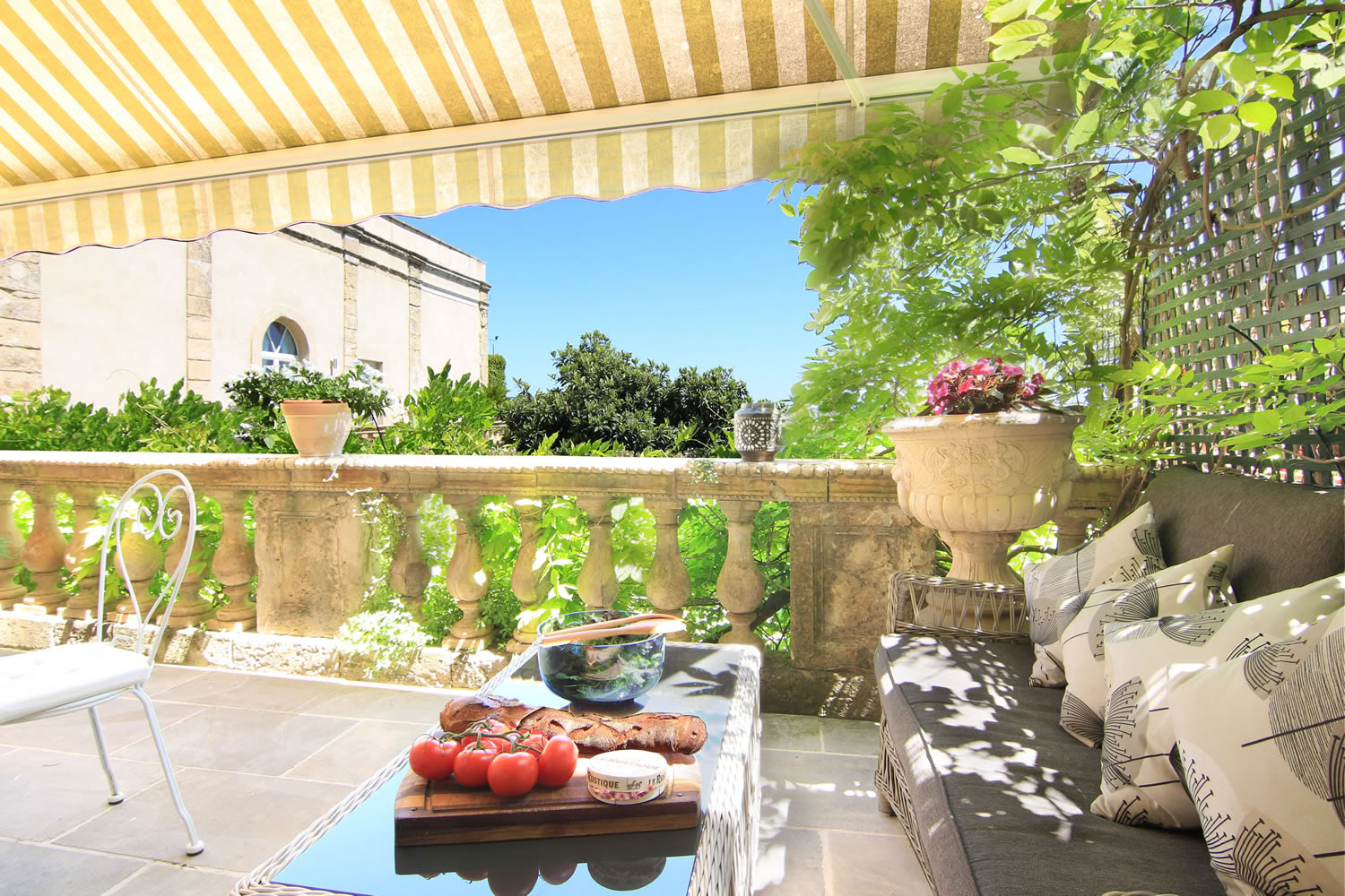 Cinq & Sept Gay Resort