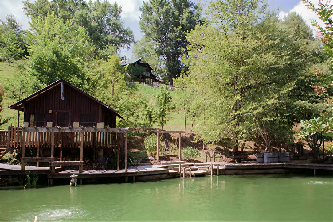 Bend of Ivy Lodge