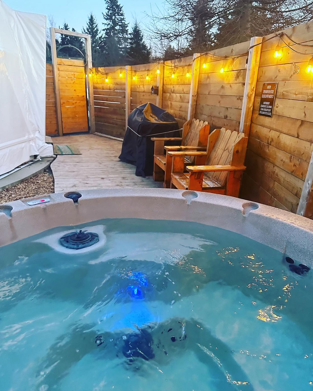 Accommodatie in luxe koepeltenten aan de beekzijde