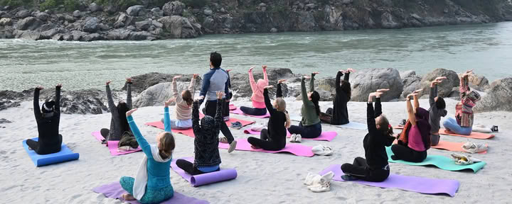 Jiva Yoga Academy - 200 uur, 300 uur yogadocentenopleiding in Rishikesh, India