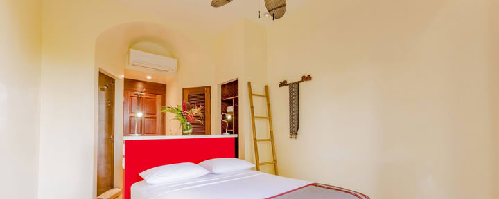 Kluizenaarskamer met queensize bed en airconditioning