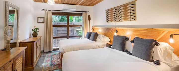 Delen met twee queensize bedden