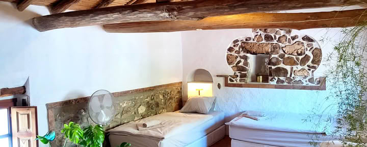 Dormitory for 4 guests with shared bathroom