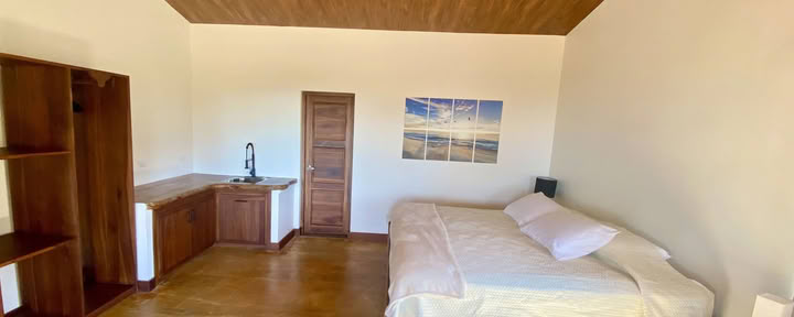 Private Accommodation, King Bed - Split Pay