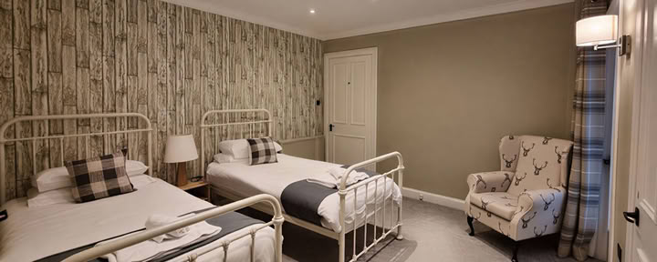 Twin bed room (2 people sharing) ensuite with shower, mountain & garden view (downstairs)
