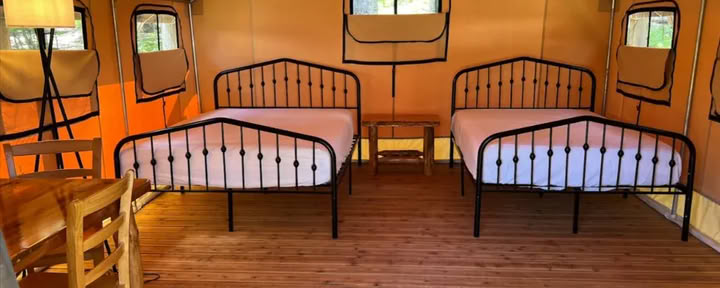 De volière (1 queensize bed + 1 tweepersoonsbed)