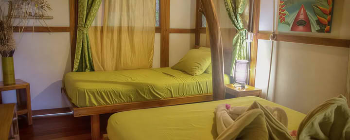 Rustieke kamer in boomhut 1