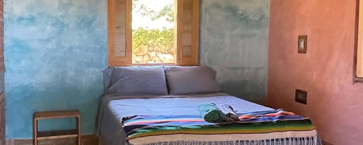 Privékamer met eigen badkamer, kingsize bed en veranda (optionele airconditioning)